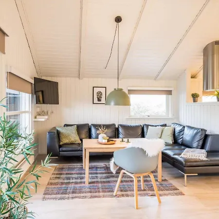 Holiday Henne Xiv Feriehus