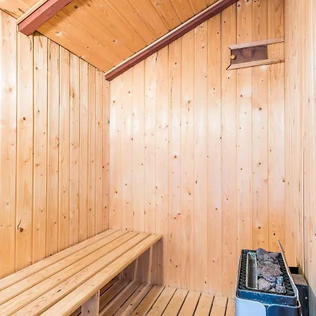 Holiday Henne Xiv Feriehus